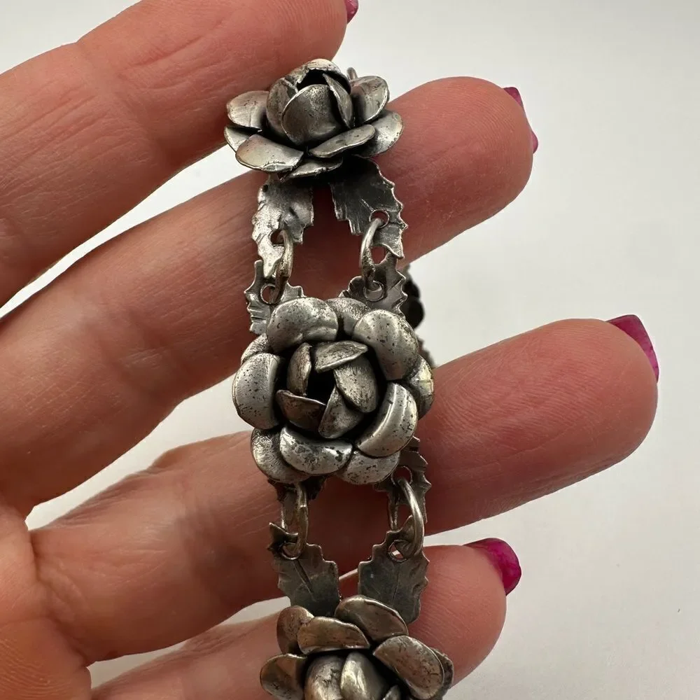 Vintage flower and‎ leaf bracelet stamped “silver made” Mexico!